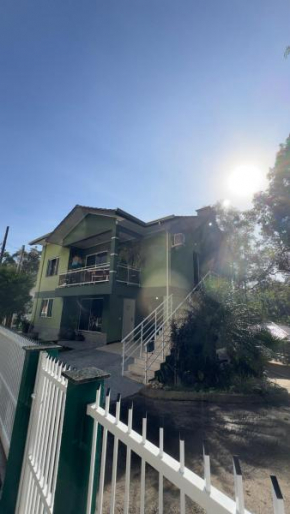 Casa das Bromélias- Com Quiosque em meio à natureza!